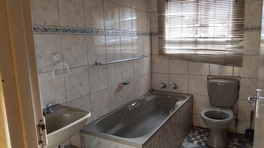 4 Bedroom Property for Sale in Geelhoutpark North West